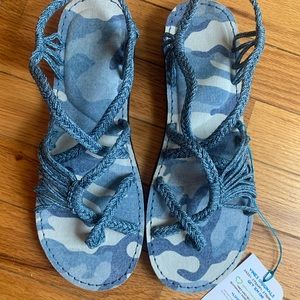 NWT Island Vibes Sandal size 9